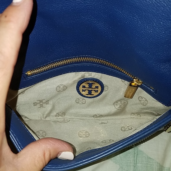 Tory Burch Amanda Logo clutch crossbody - Picture 2 of 5